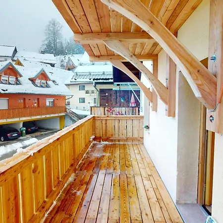 Hisa Margit, 150 *