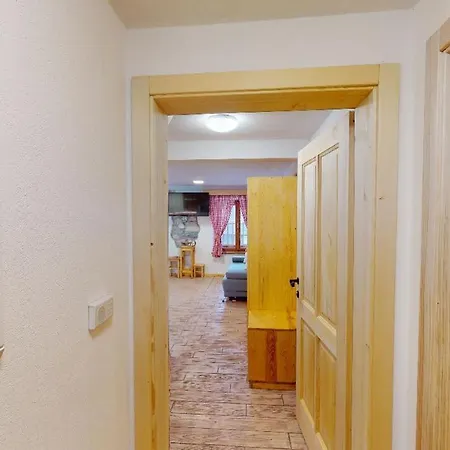 Hisa Margit, 150 *