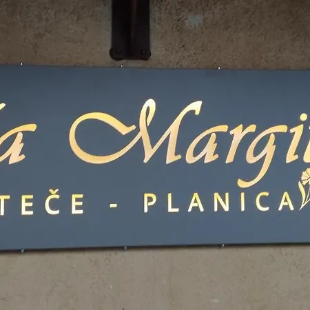 Hisa Margit, 150 公寓 *